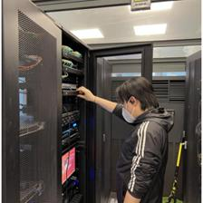 同心守“滬” “疫”無反顧 上海聯(lián)交所總部大樓里的信息系統(tǒng)守護者